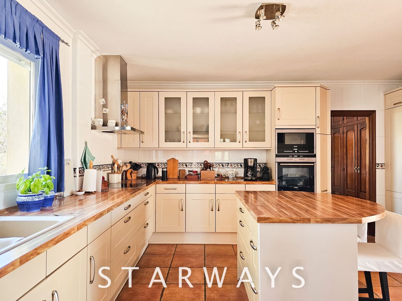 8 Zimmer Villa zu verkaufen in Alfaz del Pi / L'Alfas del Pi mit Pool Garage - 1.750.000 € (Ref: 8288970)