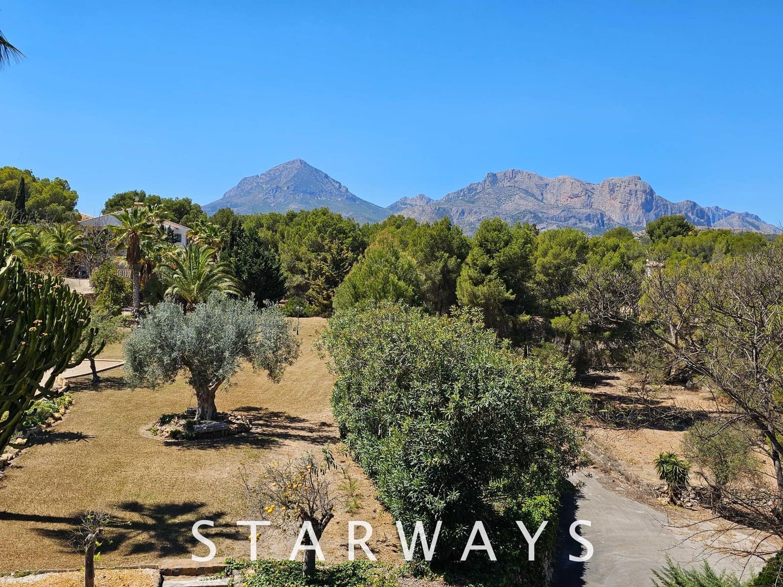 8 Zimmer Villa zu verkaufen in Alfaz del Pi / L'Alfas del Pi mit Pool Garage - 1.750.000 € (Ref: 8288970)