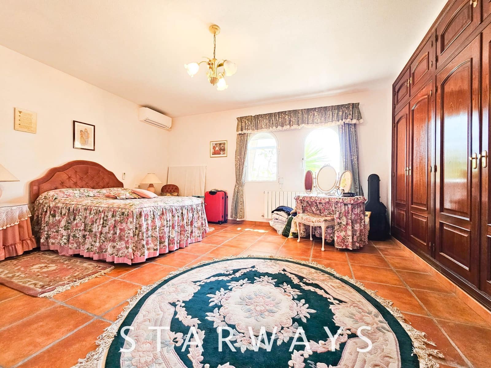 8 Zimmer Villa zu verkaufen in Alfaz del Pi / L'Alfas del Pi mit Pool Garage - 1.750.000 € (Ref: 8288970)