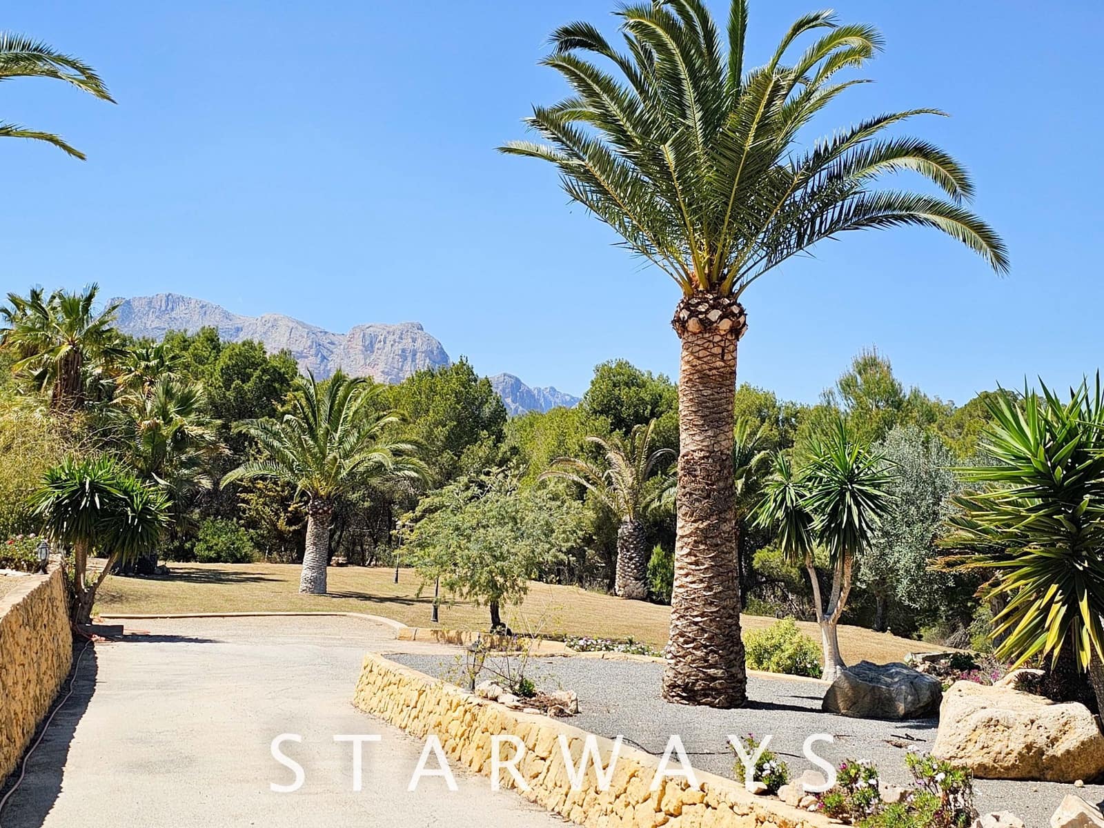 8 Zimmer Villa zu verkaufen in Alfaz del Pi / L'Alfas del Pi mit Pool Garage - 1.750.000 € (Ref: 8288970)