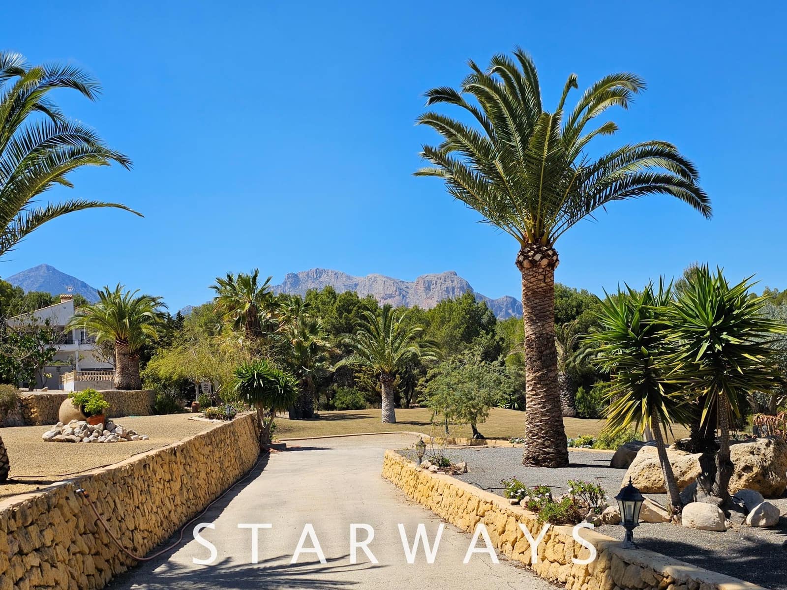 8 Zimmer Villa zu verkaufen in Alfaz del Pi / L'Alfas del Pi mit Pool Garage - 1.750.000 € (Ref: 8288970)