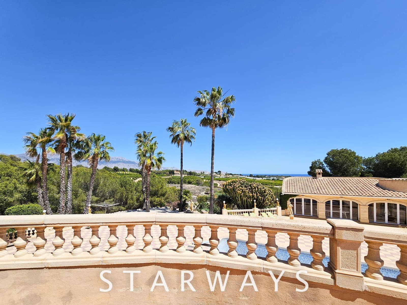 8 Zimmer Villa zu verkaufen in Alfaz del Pi / L'Alfas del Pi mit Pool Garage - 1.750.000 € (Ref: 8288970)