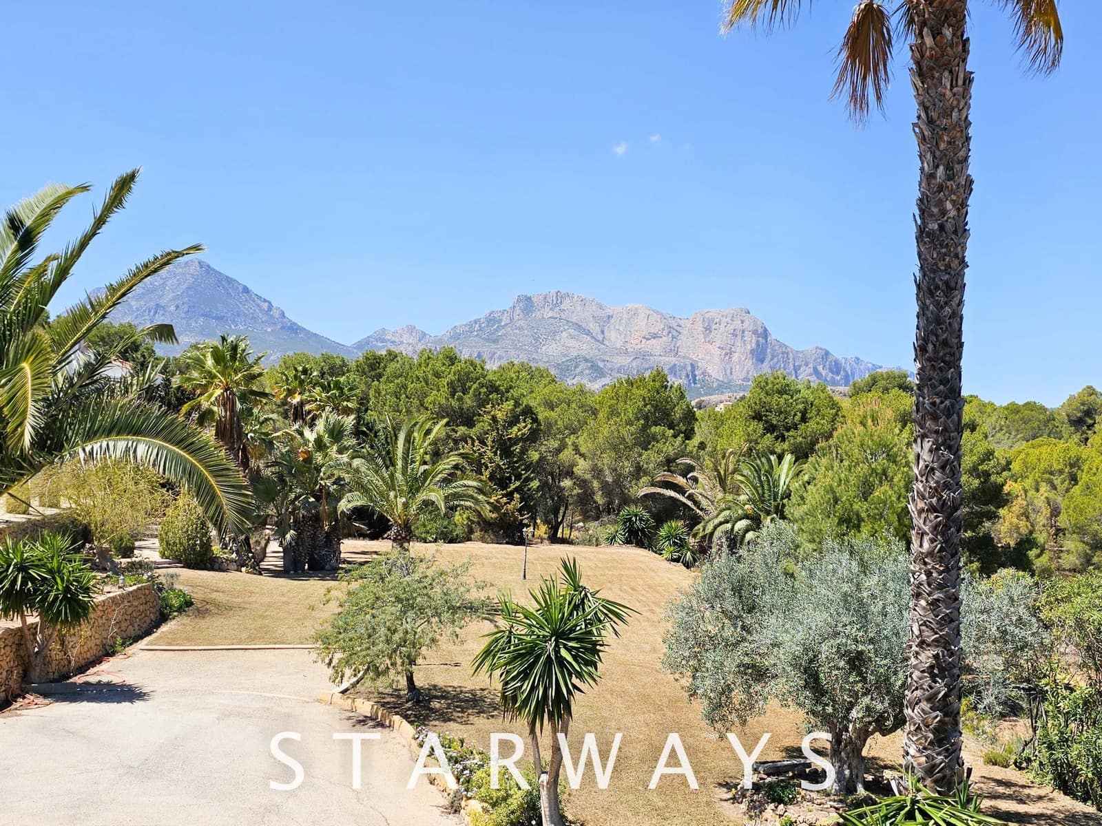 8 Zimmer Villa zu verkaufen in Alfaz del Pi / L'Alfas del Pi mit Pool Garage - 1.750.000 € (Ref: 8288970)