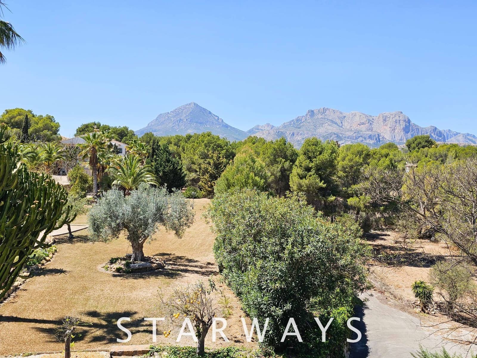 8 Zimmer Villa zu verkaufen in Alfaz del Pi / L'Alfas del Pi mit Pool Garage - 1.750.000 € (Ref: 8288970)