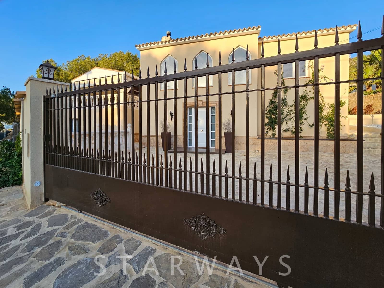 3 bedroom Villa for sale in Alfaz del Pi / L'Alfas del Pi with pool garage - € 795,000 (Ref: 8594861)