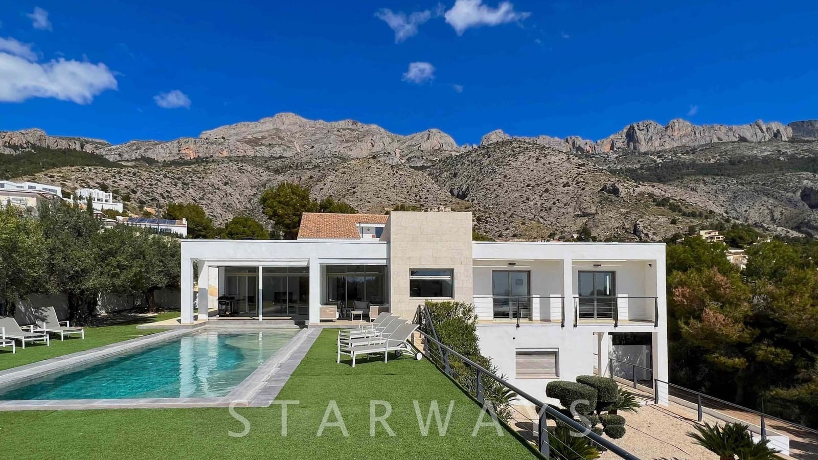 5 soverom Villa til salgs i Altea la Vella med svømmebasseng garasje - € 1 100 000 (Ref: 8721866)