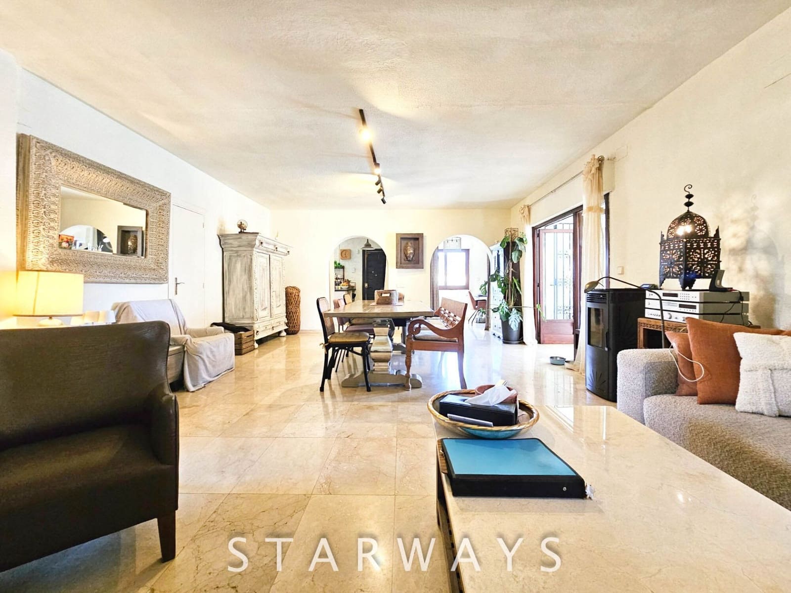 7 Zimmer Villa zu verkaufen in Altea mit Pool Garage - 765.000 € (Ref: 8912632)