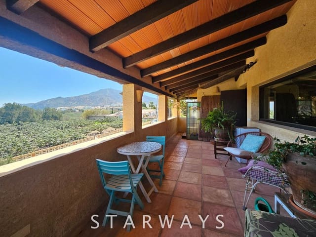 7 Zimmer Villa zu verkaufen in Altea mit Pool Garage - 765.000 € (Ref: 8912632)