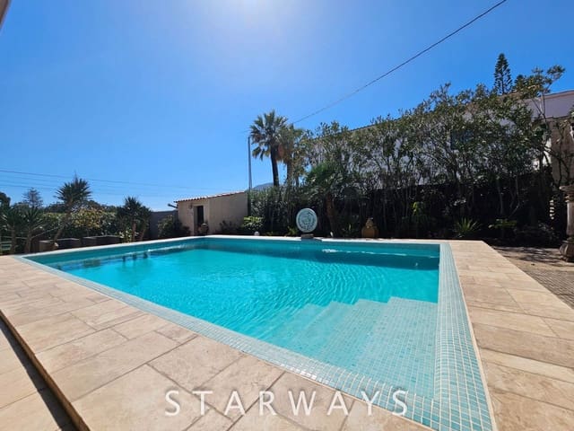 7 Zimmer Villa zu verkaufen in Altea mit Pool Garage - 765.000 € (Ref: 8912632)