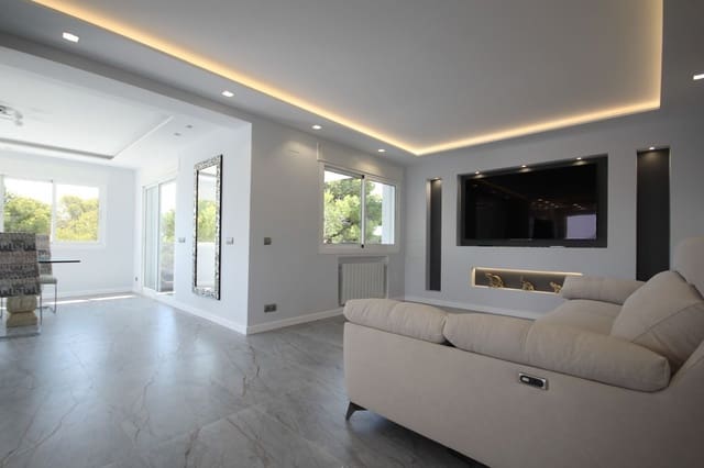 5 bedroom Villa for sale in La Nucia with pool - € 1,155,000 (Ref: 9019854)