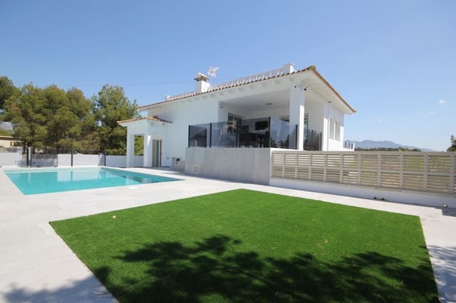 5 bedroom Villa for sale in La Nucia with pool - € 1,155,000 (Ref: 9019854)