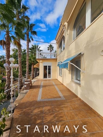 Chalet de 5 habitaciones en La Nucia en venta con garaje - 595.000 € (Ref: 9019855)