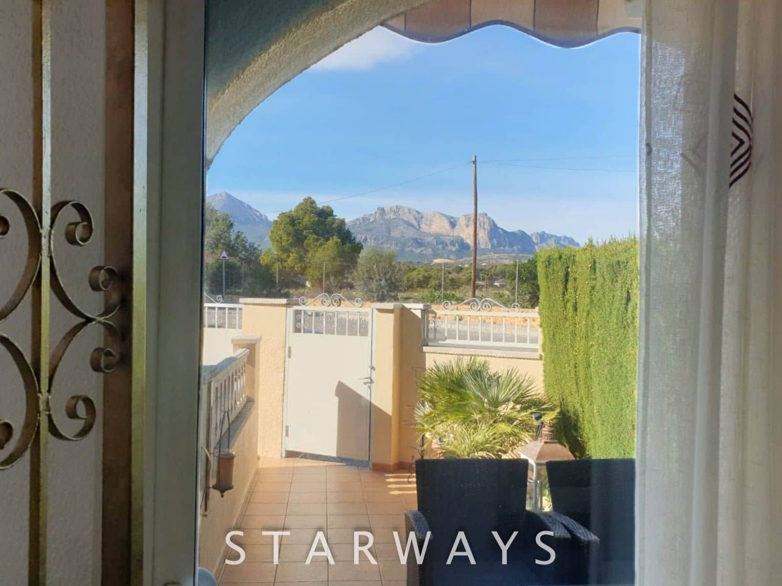 3 sovrum Semi-fristående Villa till salu i Alfaz del Pi / L'Alfas del Pi med pool garage - 375 000 € (Ref: 9037678)