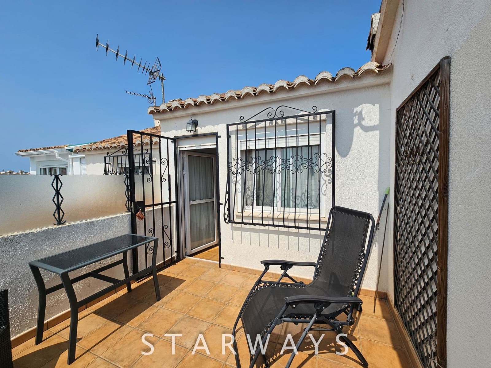 3 sovrum Semi-fristående Villa till salu i Alfaz del Pi / L'Alfas del Pi med pool garage - 375 000 € (Ref: 9037678)