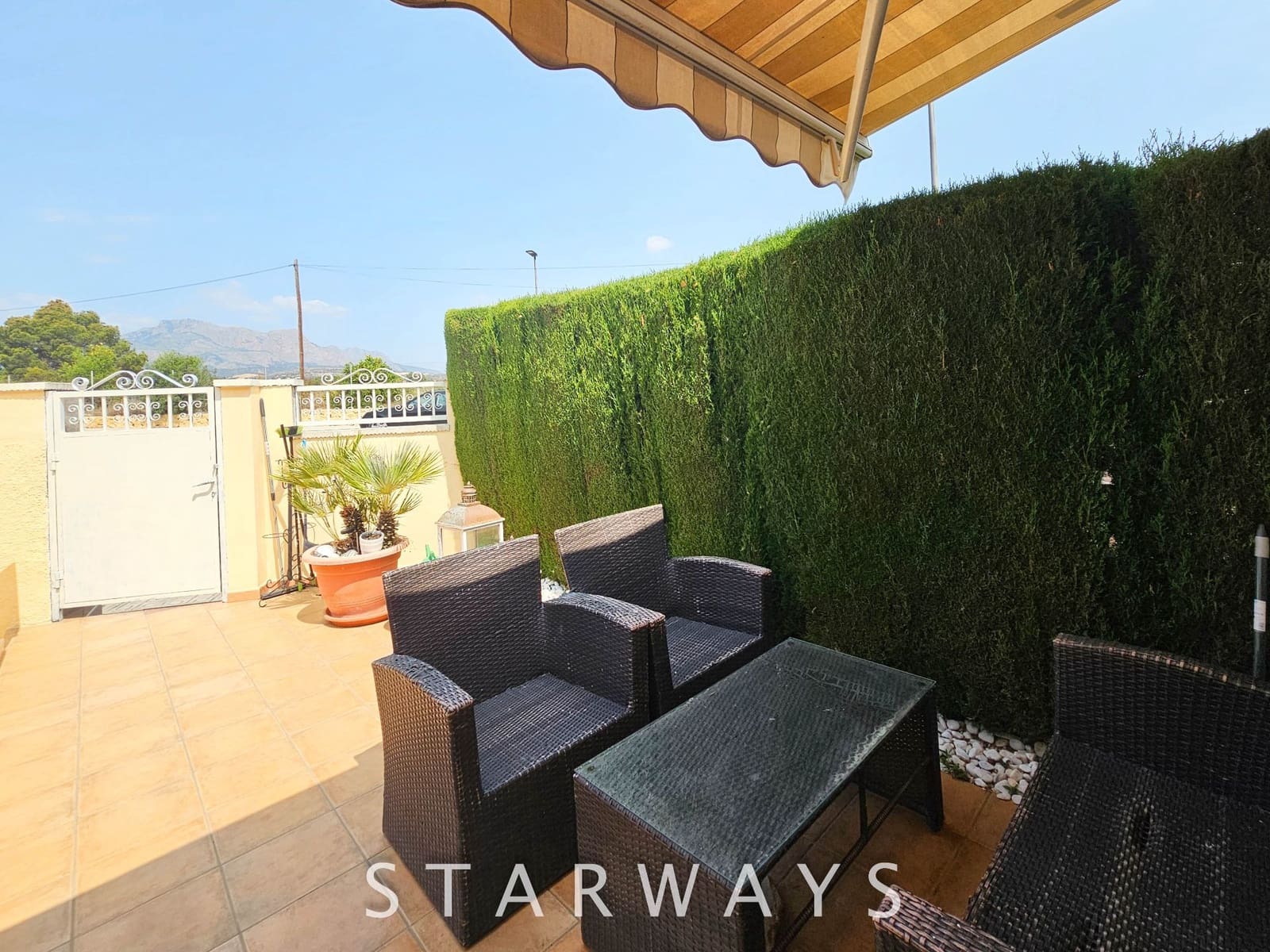 3 sovrum Semi-fristående Villa till salu i Alfaz del Pi / L'Alfas del Pi med pool garage - 375 000 € (Ref: 9037678)