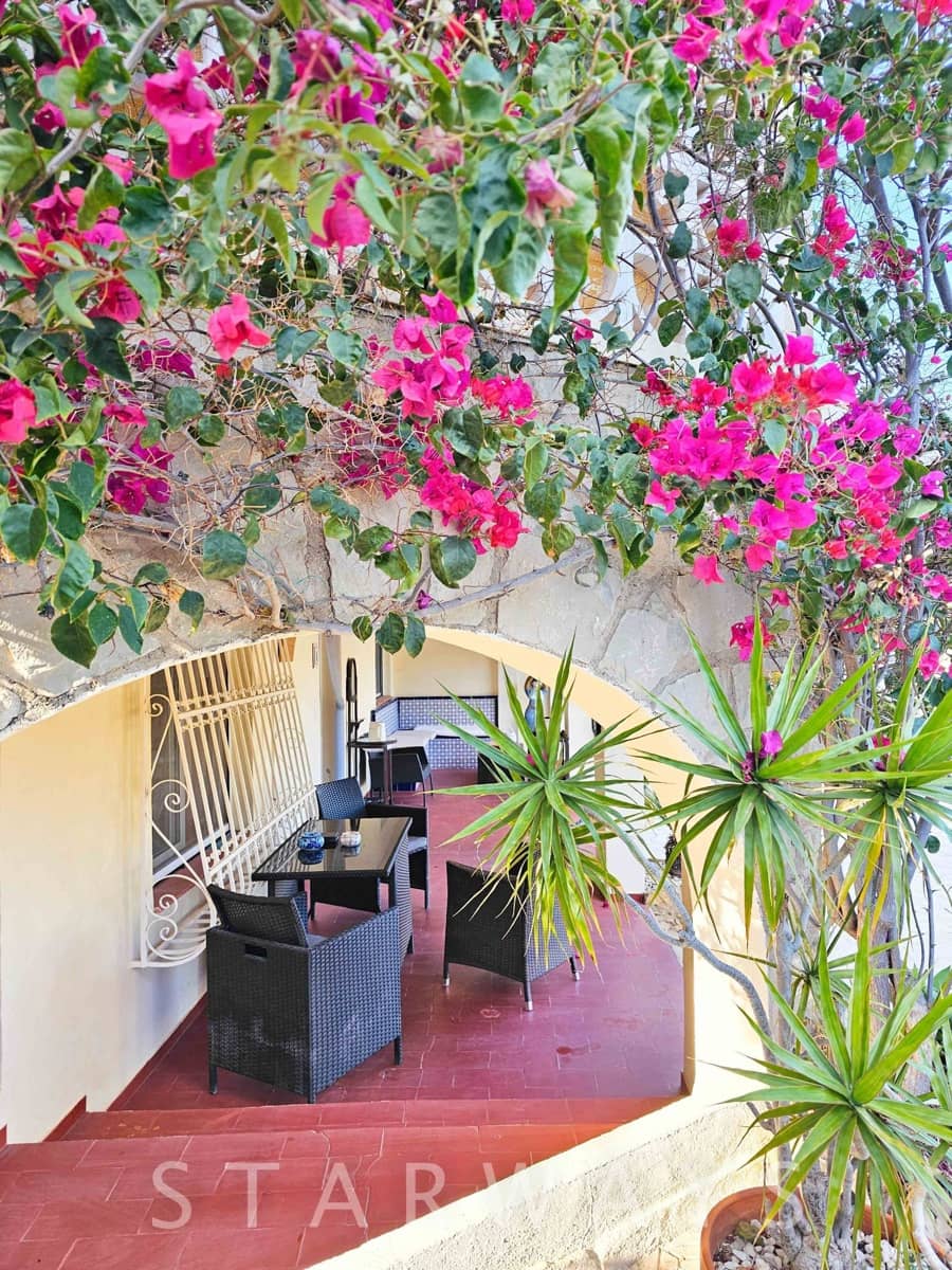 8 bedroom Villa for sale in La Nucia with pool garage - € 595,000 (Ref: 9130267)