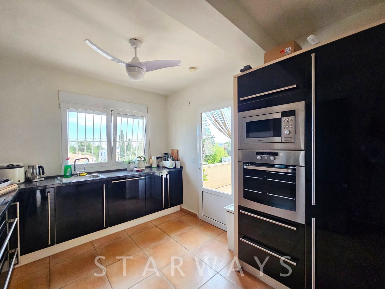 8 bedroom Villa for sale in La Nucia with pool garage - € 595,000 (Ref: 9130267)