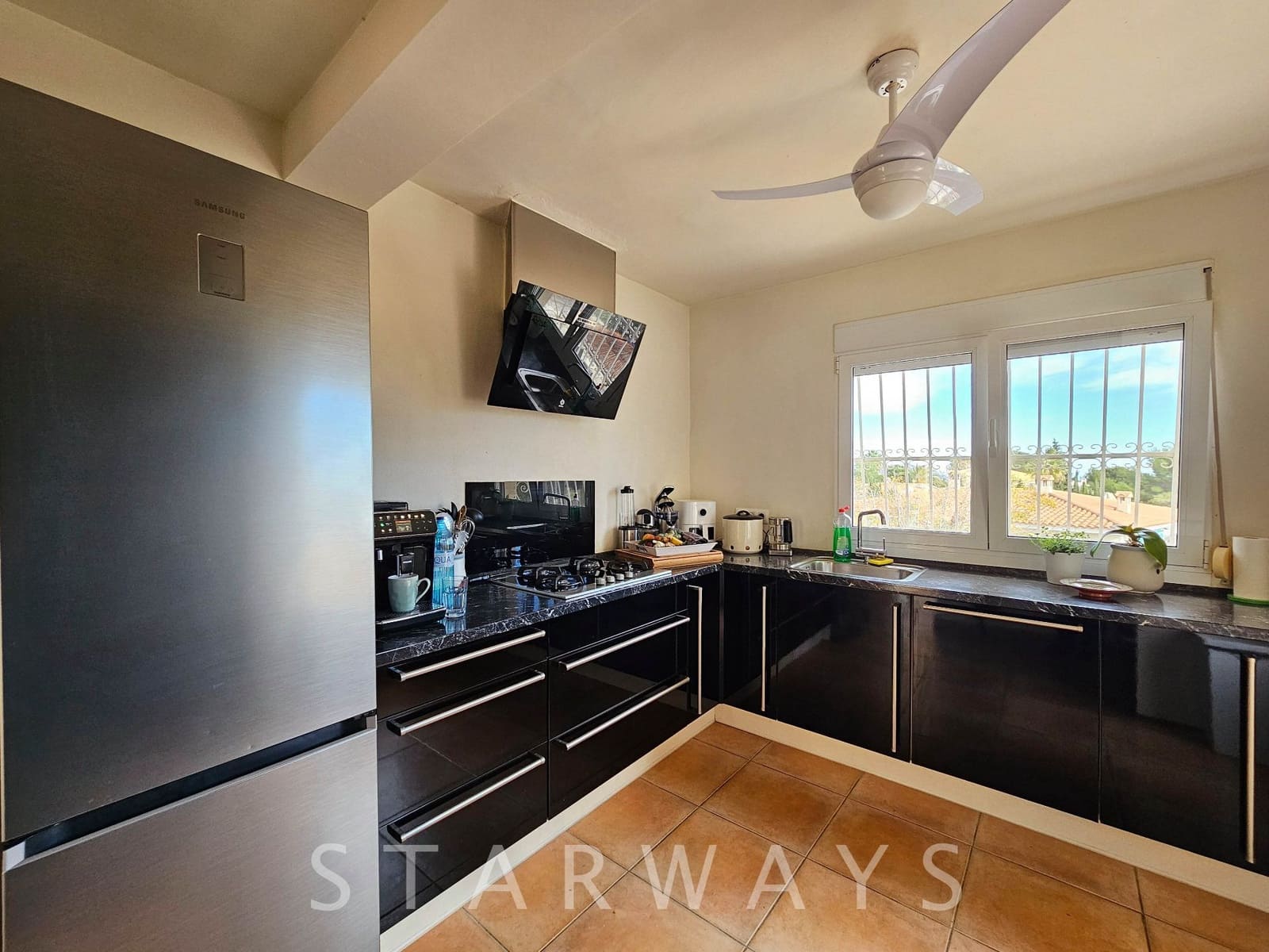 8 bedroom Villa for sale in La Nucia with pool garage - € 595,000 (Ref: 9130267)