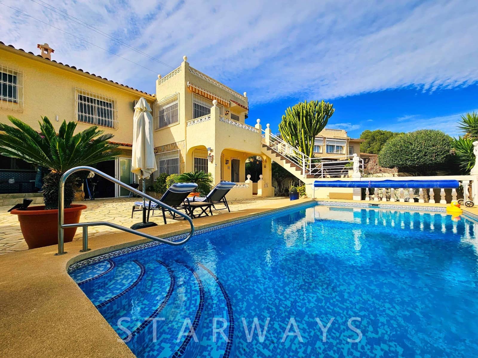 8 bedroom Villa for sale in La Nucia with pool garage - € 595,000 (Ref: 9130267)