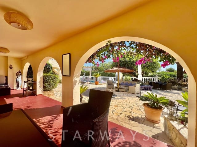 8 bedroom Villa for sale in La Nucia with pool garage - € 595,000 (Ref: 9130267)