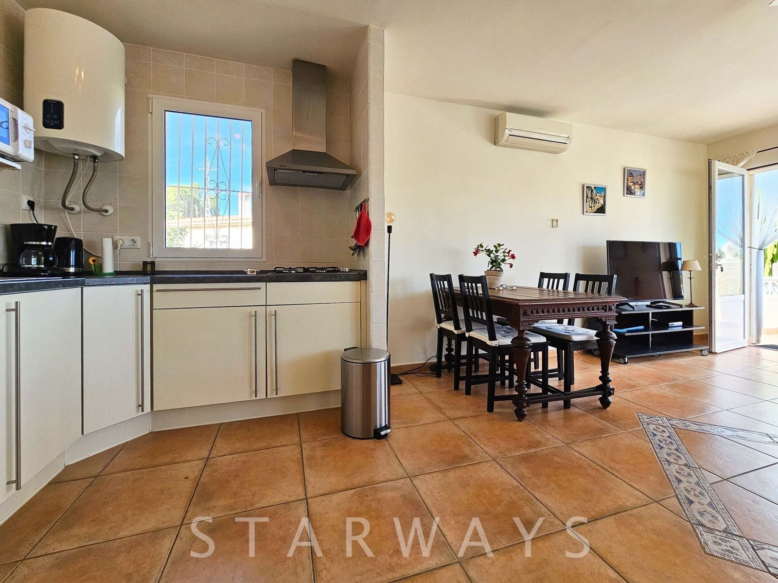 8 bedroom Villa for sale in La Nucia with pool garage - € 595,000 (Ref: 9130267)