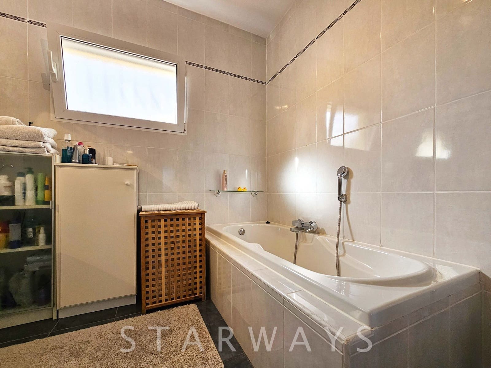 8 bedroom Villa for sale in La Nucia with pool garage - € 595,000 (Ref: 9130267)