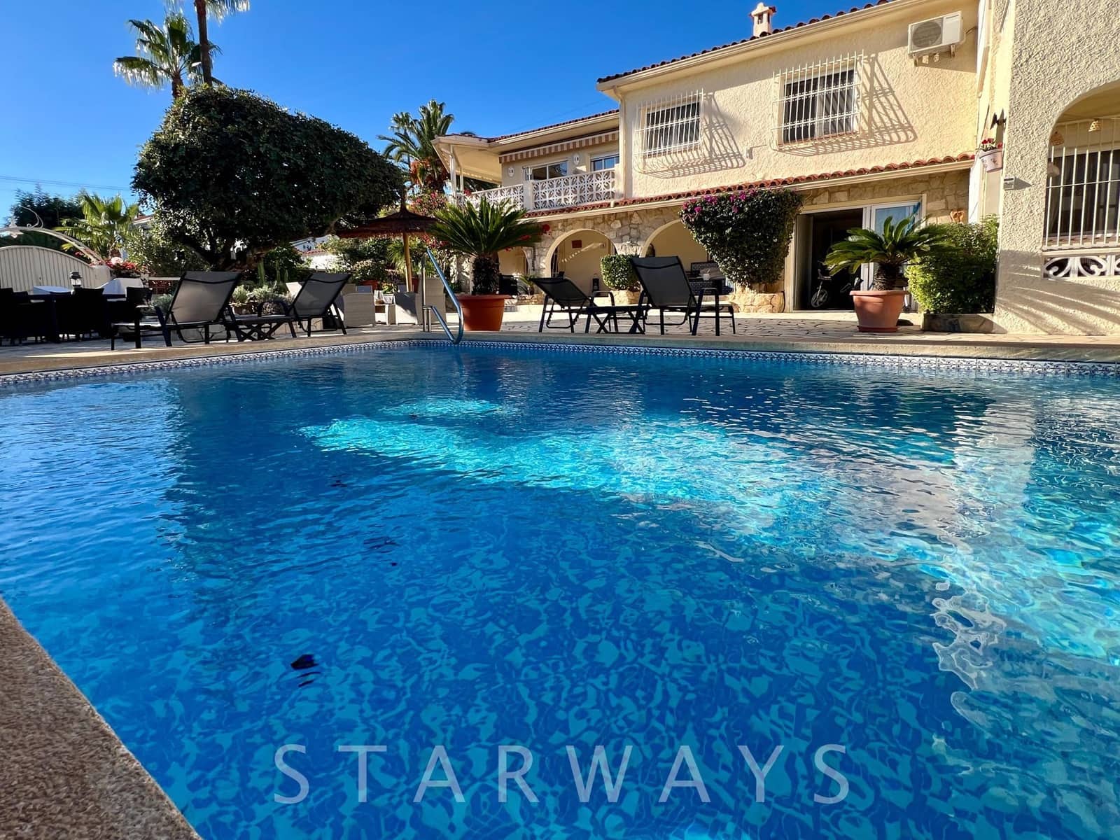 8 bedroom Villa for sale in La Nucia with pool garage - € 595,000 (Ref: 9130267)