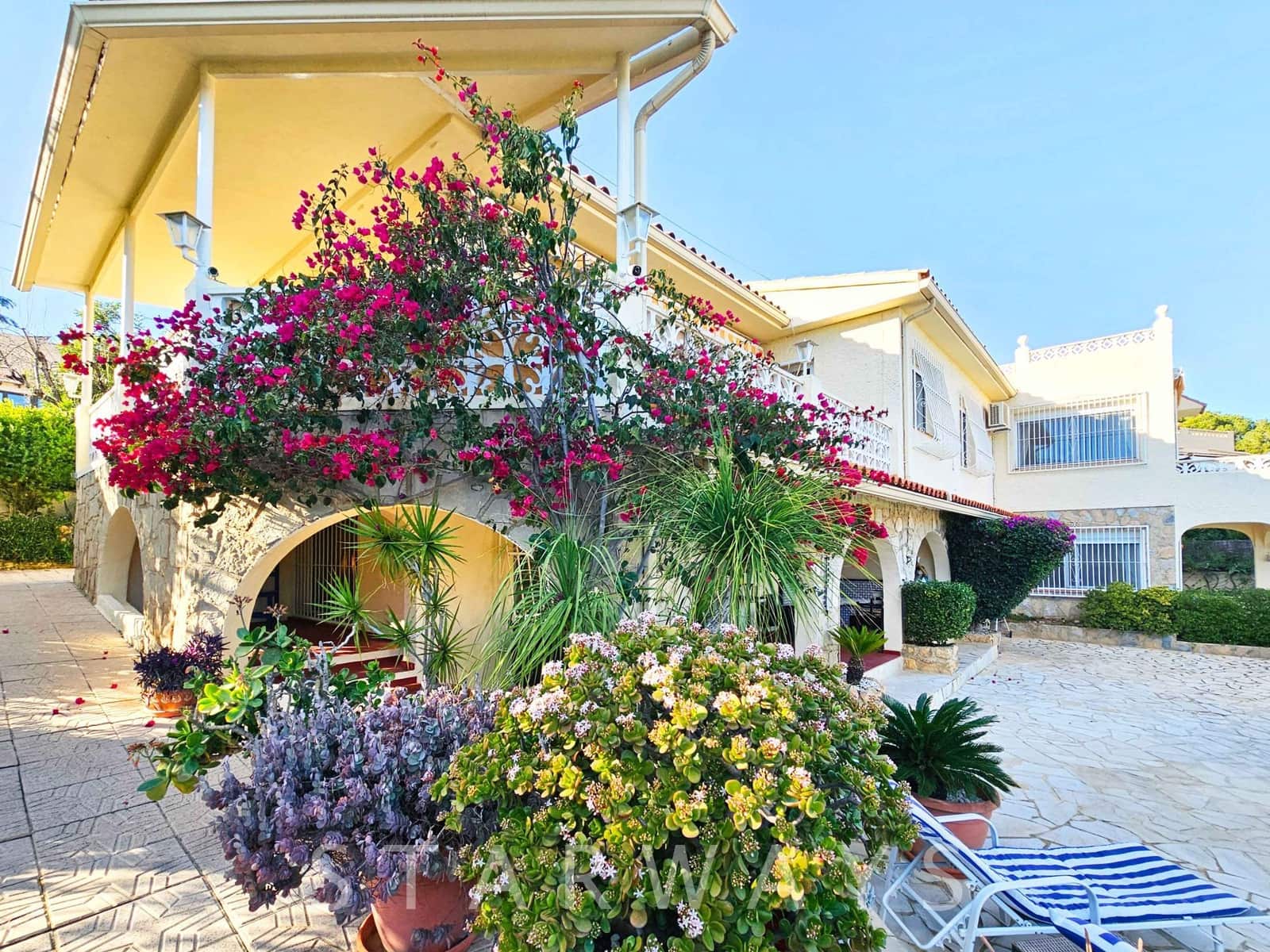 8 bedroom Villa for sale in La Nucia with pool garage - € 595,000 (Ref: 9130267)