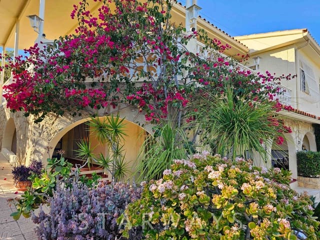 8 bedroom Villa for sale in La Nucia with pool garage - € 595,000 (Ref: 9130267)