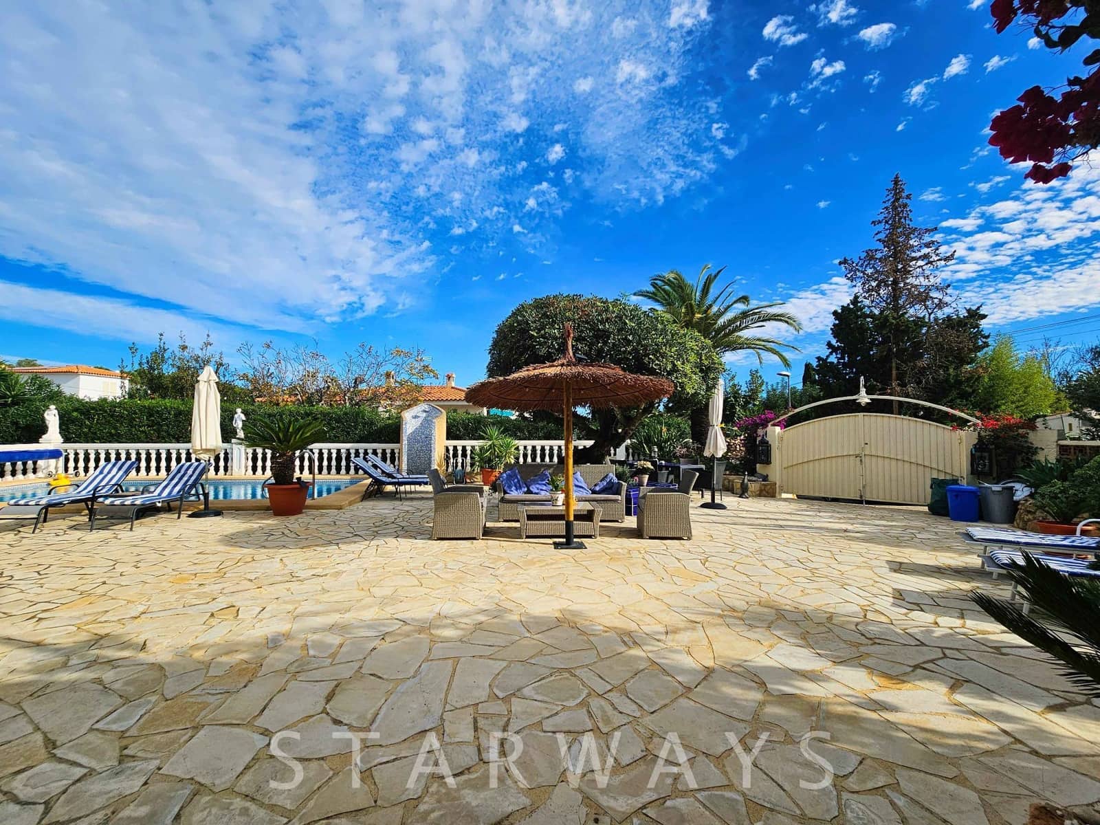 8 bedroom Villa for sale in La Nucia with pool garage - € 595,000 (Ref: 9130267)