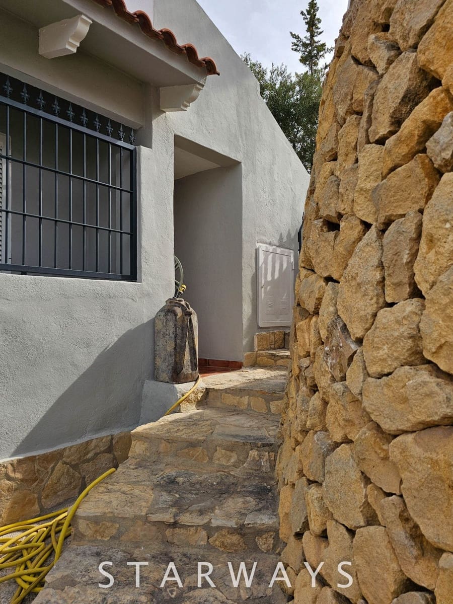 Chalet de 3 habitaciones en La Nucia en venta con piscina garaje - 495.000 € (Ref: 9192066)