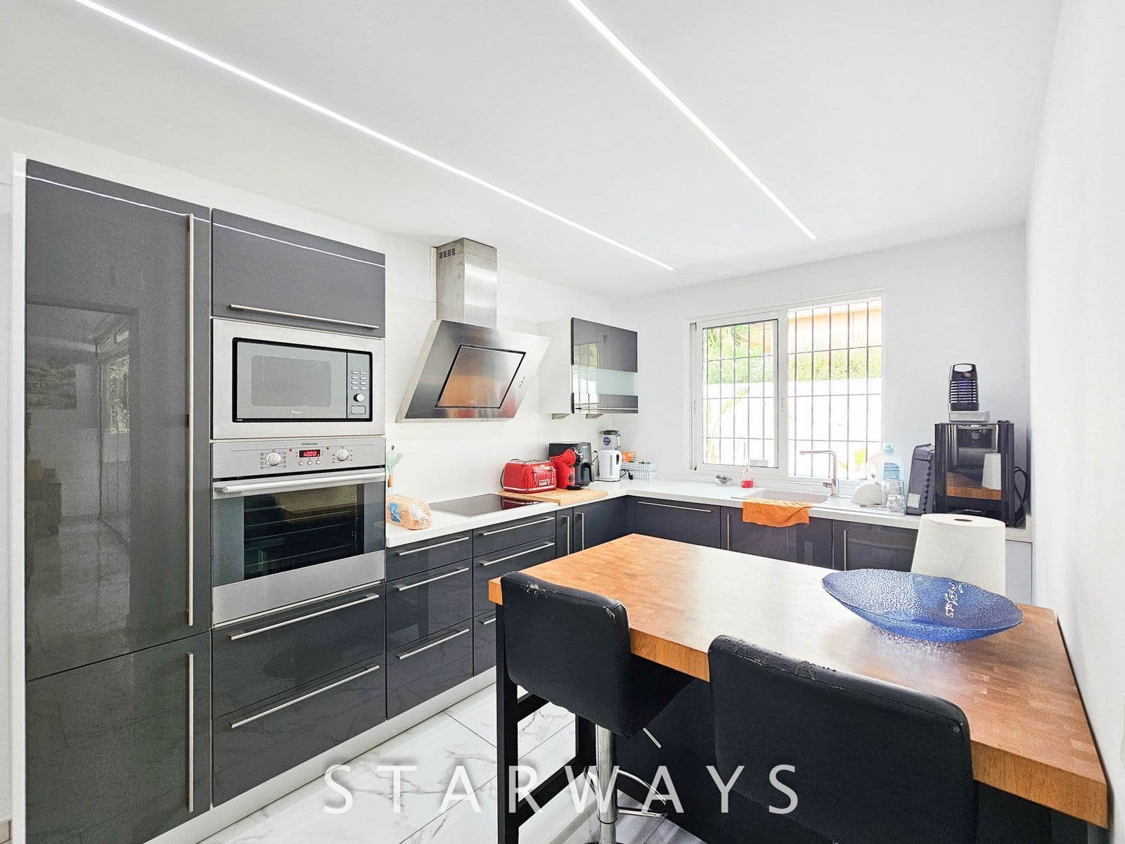 Chalet de 3 habitaciones en La Nucia en venta con piscina garaje - 495.000 € (Ref: 9192066)