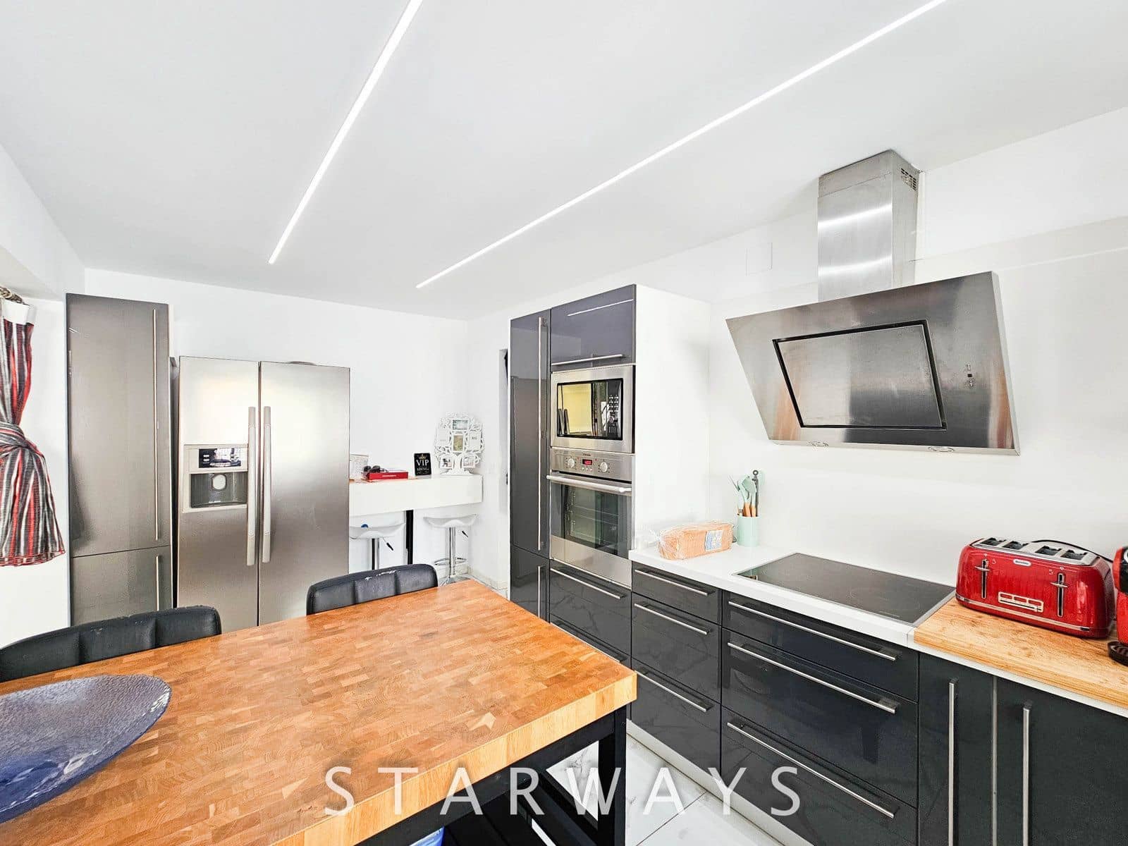 Chalet de 3 habitaciones en La Nucia en venta con piscina garaje - 495.000 € (Ref: 9192066)