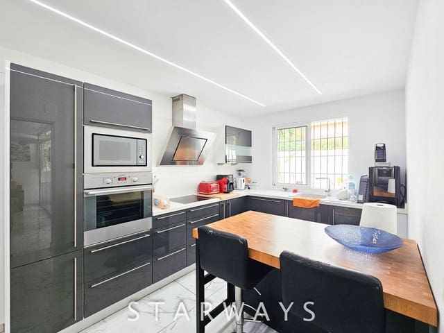 Chalet de 3 habitaciones en La Nucia en venta con piscina garaje - 495.000 € (Ref: 9192066)