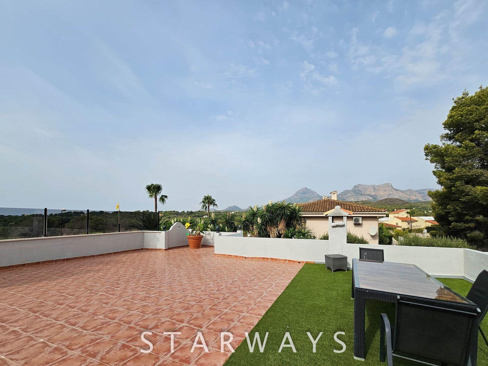 Chalet de 3 habitaciones en La Nucia en venta con piscina garaje - 495.000 € (Ref: 9192066)