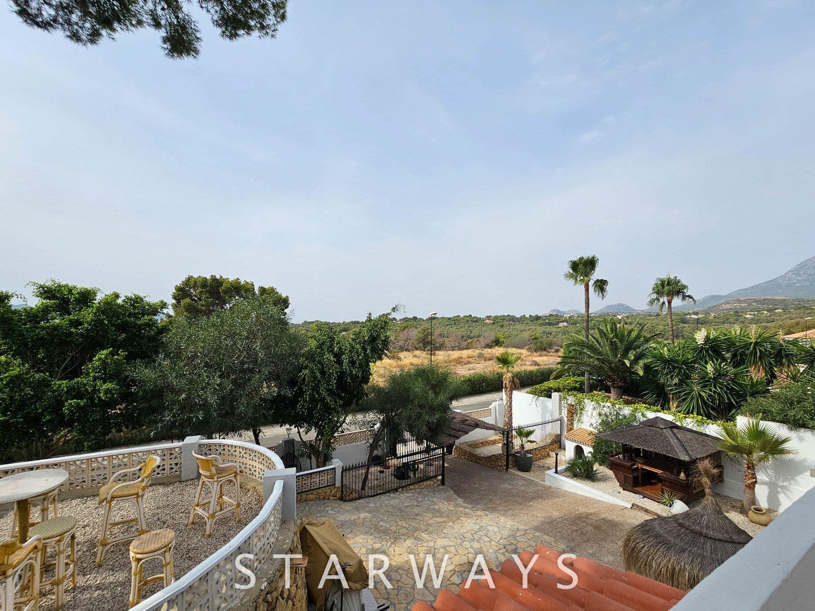 Chalet de 3 habitaciones en La Nucia en venta con piscina garaje - 495.000 € (Ref: 9192066)