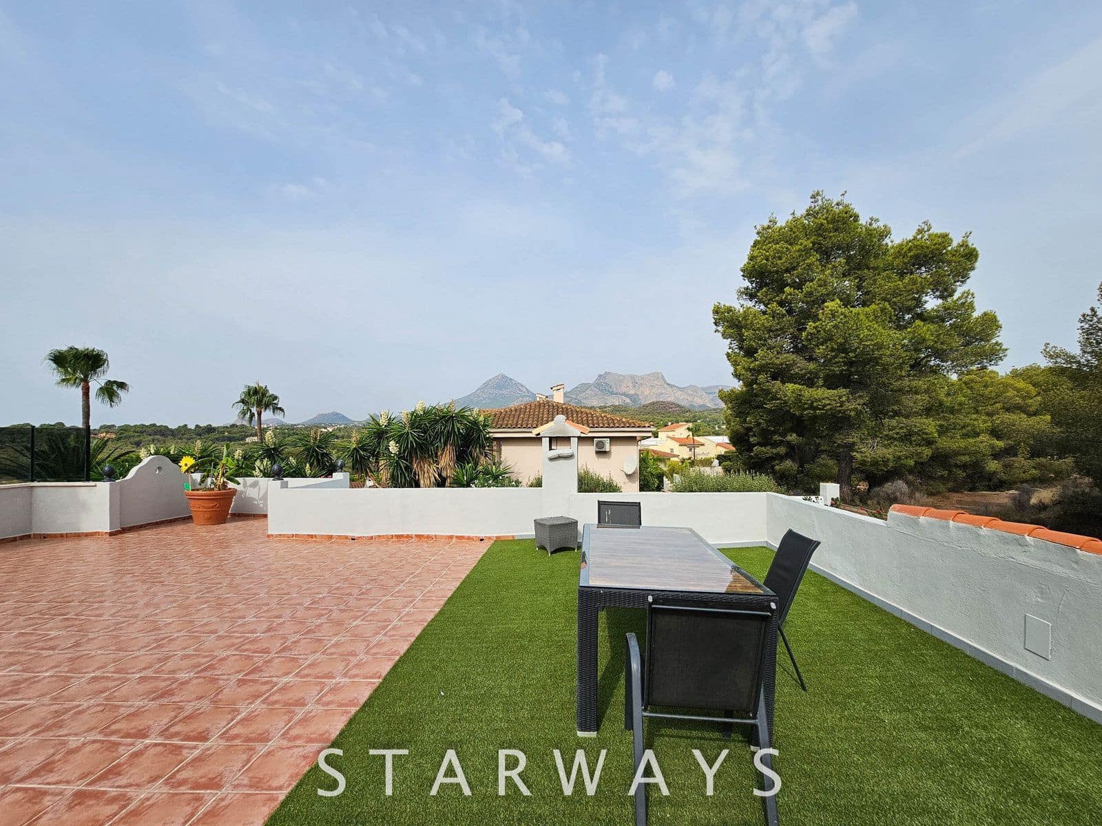 Chalet de 3 habitaciones en La Nucia en venta con piscina garaje - 495.000 € (Ref: 9192066)