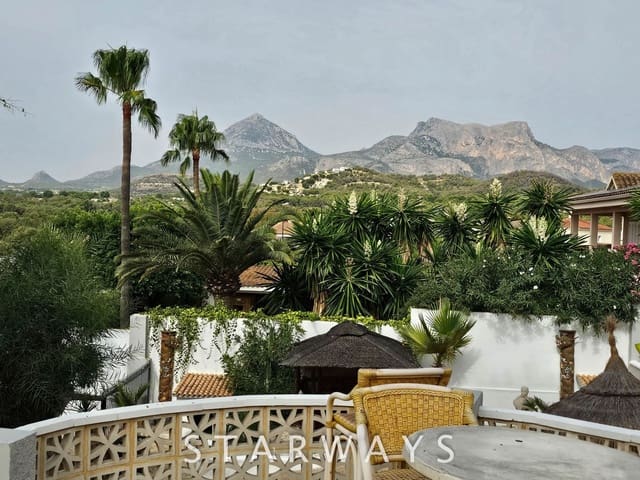 Chalet de 3 habitaciones en La Nucia en venta con piscina garaje - 495.000 € (Ref: 9192066)