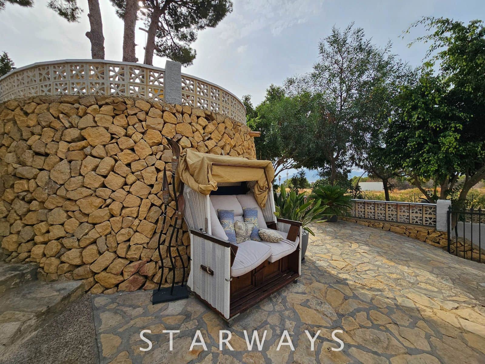 Chalet de 3 habitaciones en La Nucia en venta con piscina garaje - 495.000 € (Ref: 9192066)