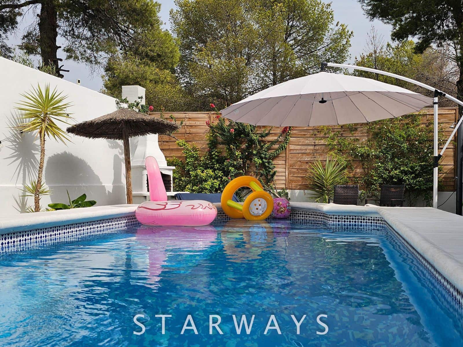 Chalet de 3 habitaciones en La Nucia en venta con piscina garaje - 495.000 € (Ref: 9192066)