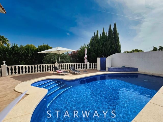 5 Zimmer Villa zu verkaufen in Altea mit Pool Garage - 560.000 € (Ref: 9236001)