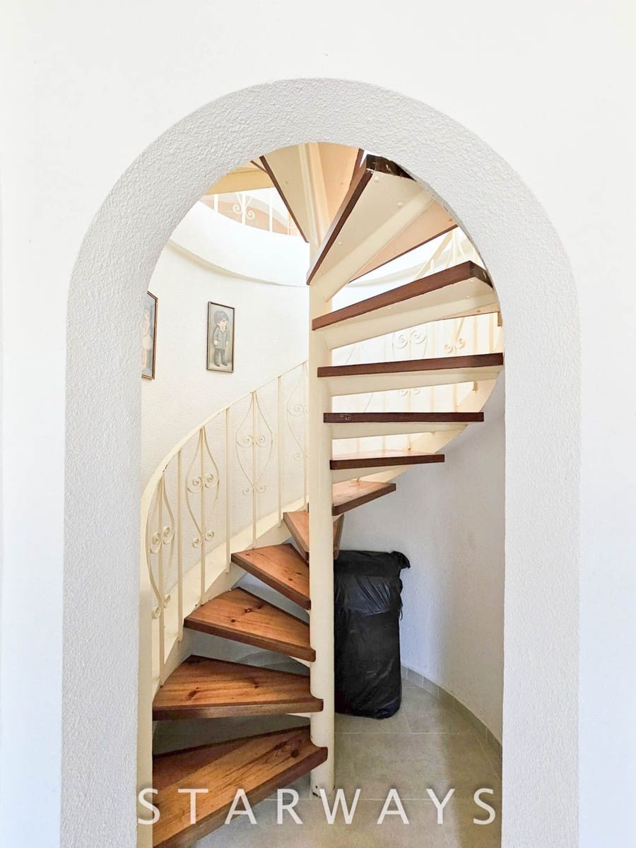 5 bedroom Villa for sale in Altea with pool garage - € 560,000 (Ref: 9310478)