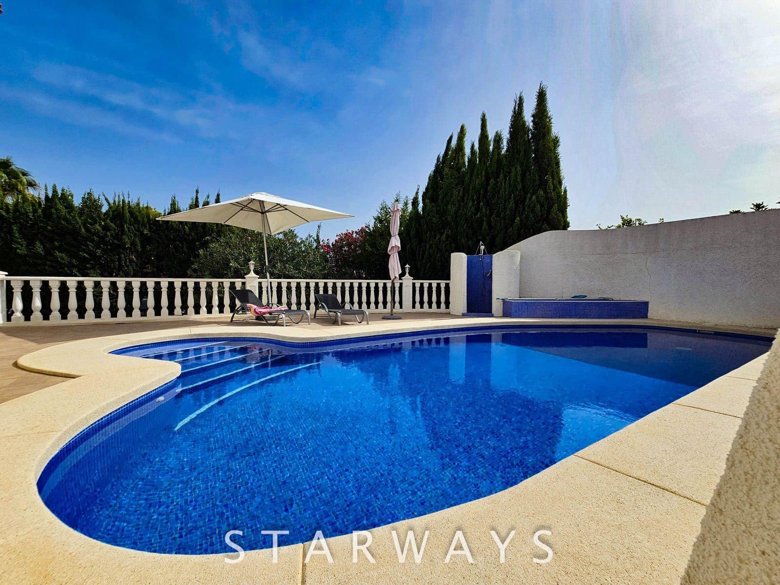 5 bedroom Villa for sale in Altea with pool garage - € 560,000 (Ref: 9310478)