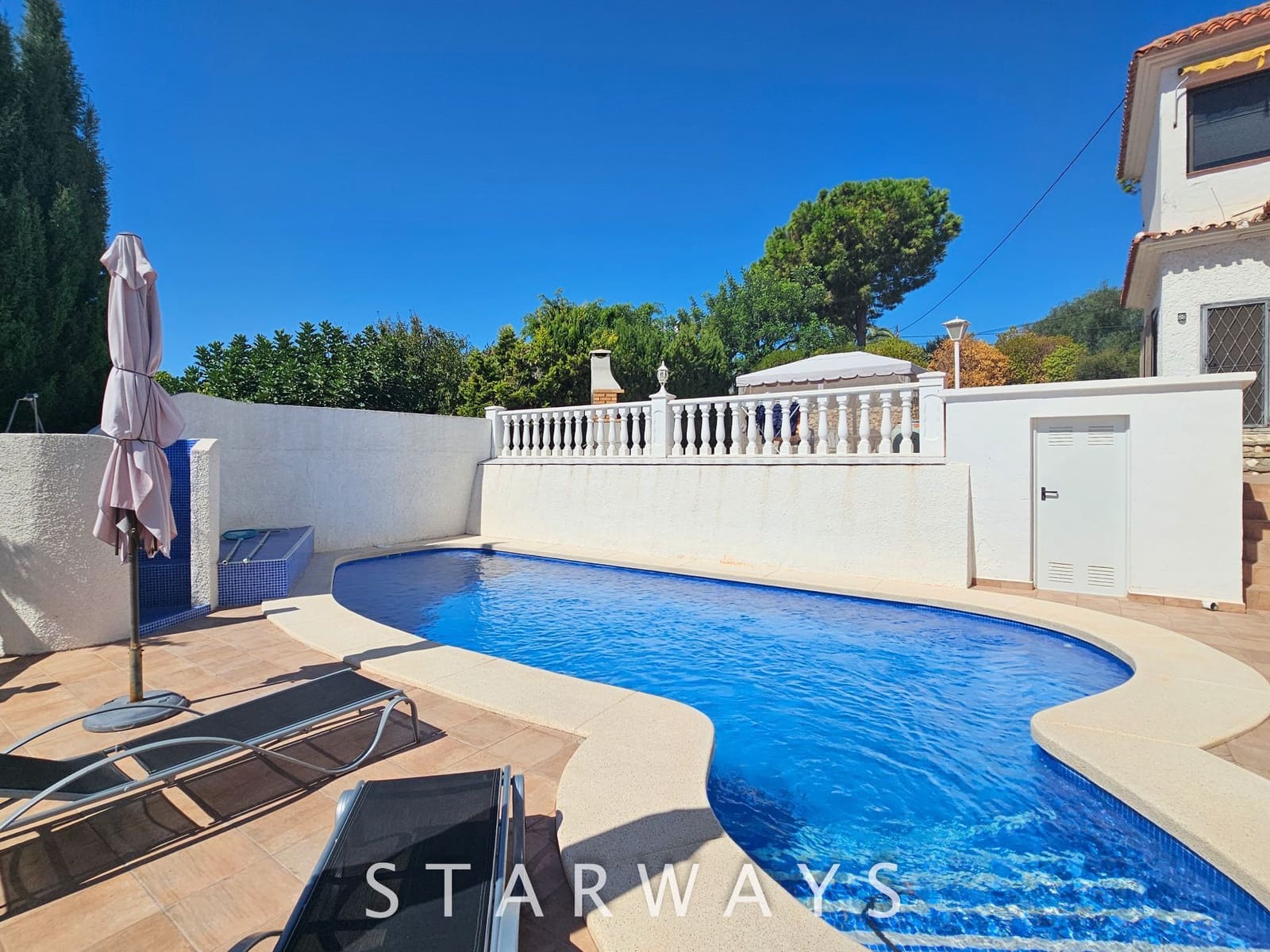 5 bedroom Villa for sale in Altea with pool garage - € 560,000 (Ref: 9310478)