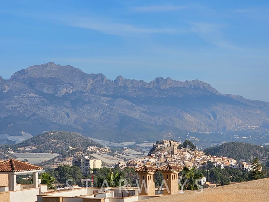 Pareado de 2 habitaciones en Polop en venta con piscina garaje - 325.000 € (Ref: 9451638)