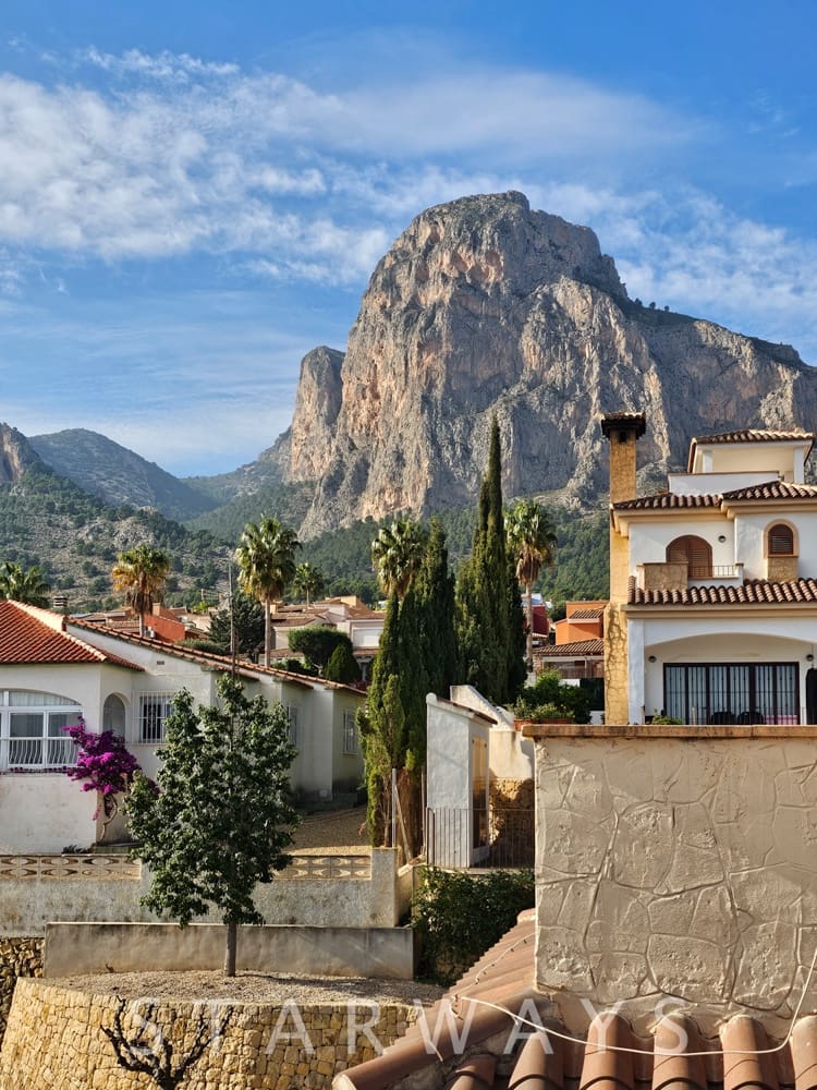 Chalet de 2 habitaciones en Polop en venta con piscina garaje - 325.000 € (Ref: 9451639)