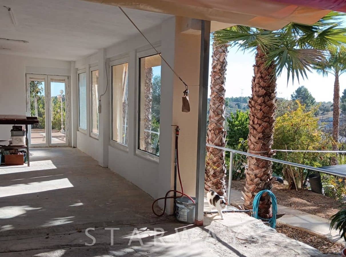 5 bedroom Villa for sale in La Nucia with garage - € 475,000 (Ref: 9494287)