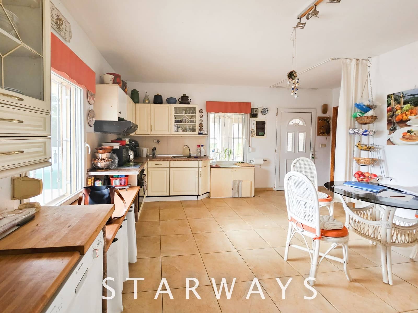 5 bedroom Villa for sale in La Nucia with garage - € 475,000 (Ref: 9494287)