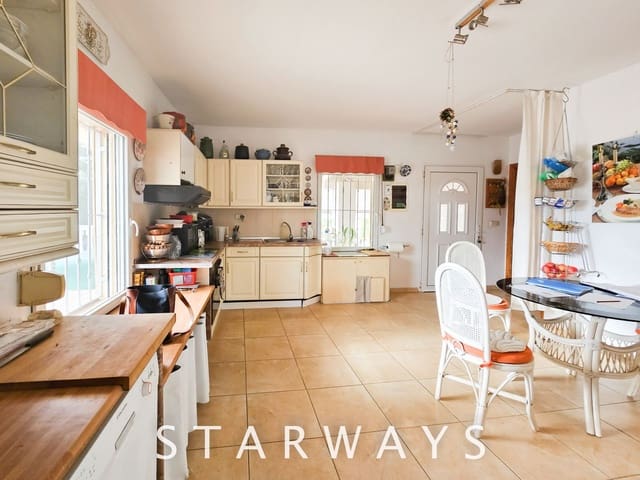 5 bedroom Villa for sale in La Nucia with garage - € 475,000 (Ref: 9494287)