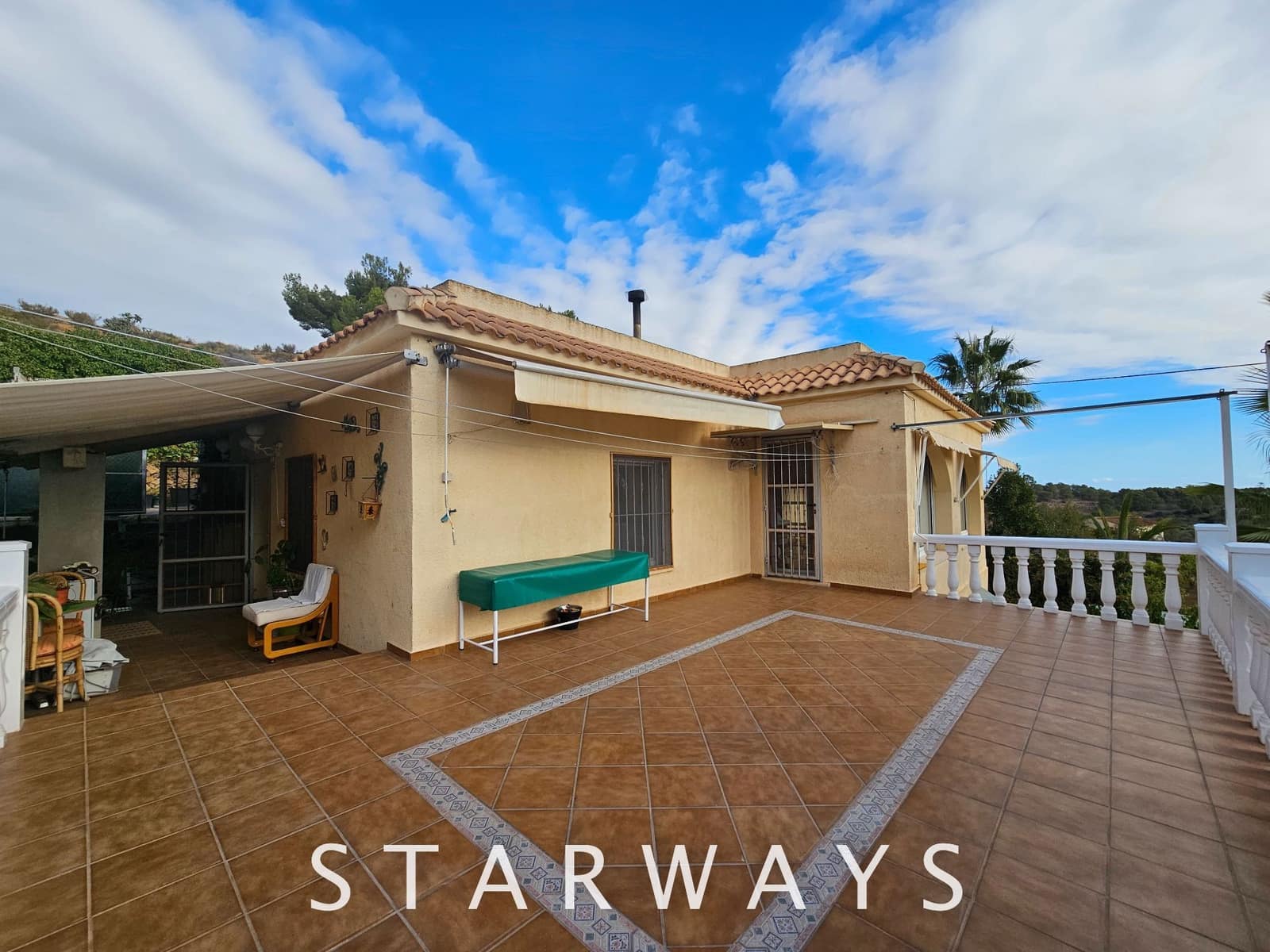 5 bedroom Villa for sale in La Nucia with garage - € 475,000 (Ref: 9494287)